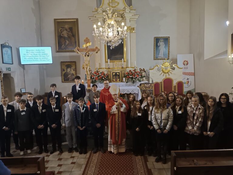 Read more about the article Wizytacja kanoniczna i bierzmowanie